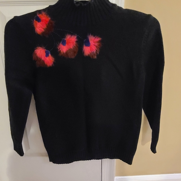 Unique Sweater With Rabbit Fur Decoration - Picture 7 of 7